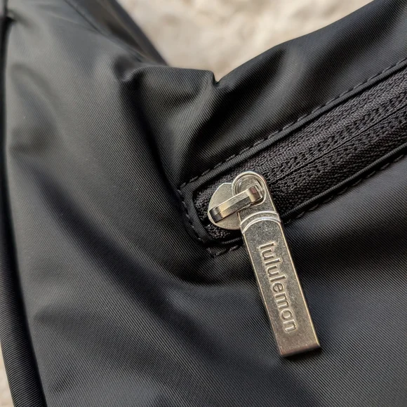 Black Lululemon 4L Mini Shoulder Bag - Picture 5 of 14